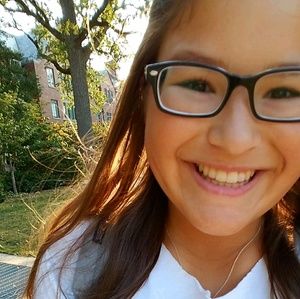 Meet your Posher, Caitlin